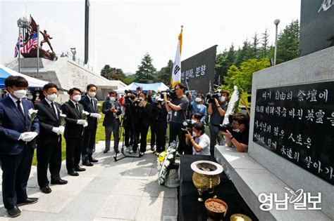 포토뉴스 백선엽 장군 서거 2주기 추모행사에서 헌화하는 이준석·안철수 영남일보 사람과 지역의 가치를 생각합니다