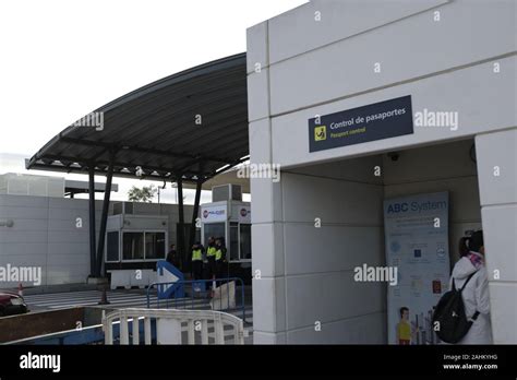 The border with Spain entering Gibraltar Stock Photo - Alamy