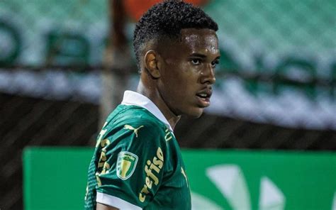 Palmeiras Encaminha Venda Do Atacante Est V O Ao Chelsea