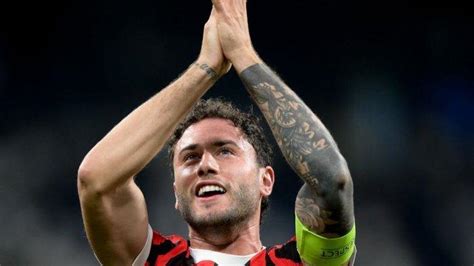 Kapten Ac Milan Calabria Menanggapi Pertanyaan Tentang Komitmennya Di