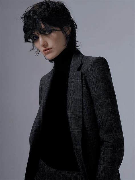 Pin By Marianna Jimenez On Lit The Last Hours Androgynous Women Androgynous Hair Short