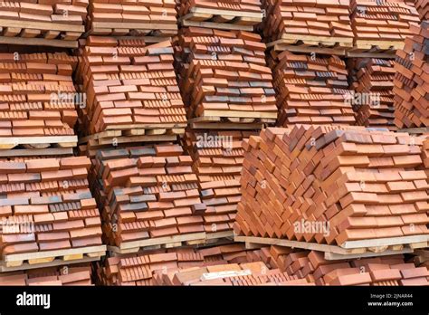 Ladrillos Aislados Los Ladrillos De Arcilla Roja Se Apilan Sobre