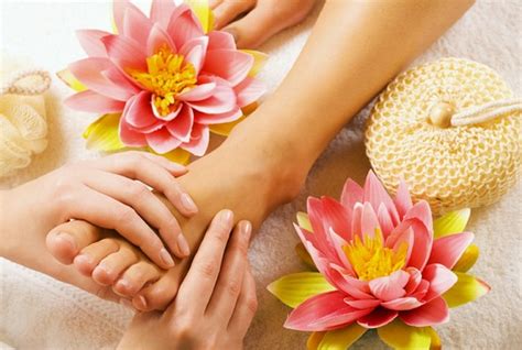 How To Take Care Of Feet During Monsoons And Winters