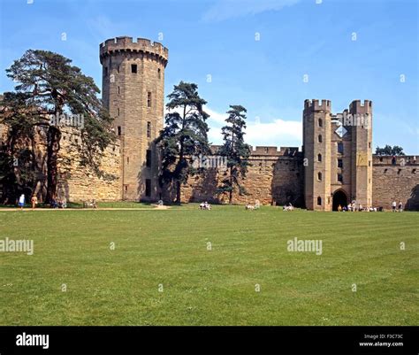 Warwick castle gardens hi-res stock photography and images - Alamy