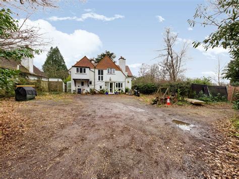 5 Bedroom Detached House For Sale In Mogador Lower Kingswood Tadworth