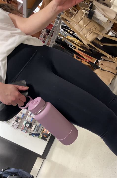 Cute Latina Bubble In Black Leggings Spandex Leggings Yoga Pants Forum