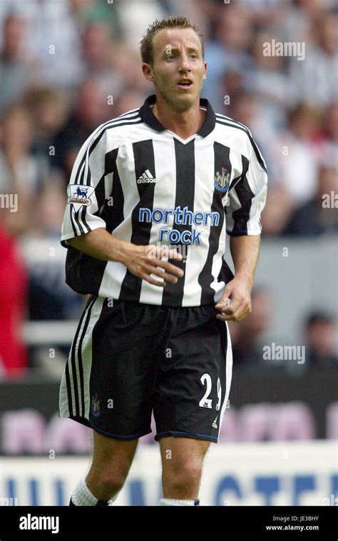 LEE BOWYER NEWCASTLE UNITED FC ST JAMES PARK NEWCASTLE ENGLAND 05