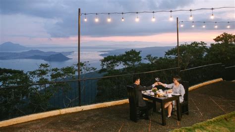 15 Overlooking Restaurants in Tagaytay for Your Next Road Trip