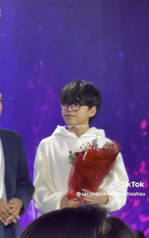 Em trai Á hậu Ngọc Hằng lộ diện với visual điển trai ngoại hình hứa hẹn sẽ thành hot boy