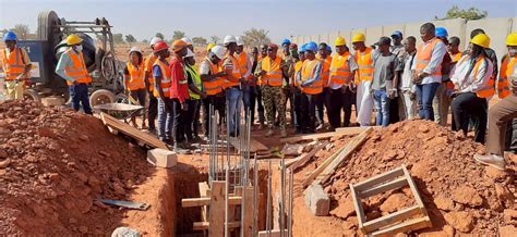 Construction de lusine de tomate à Bobo Dioulasso Le directeur de