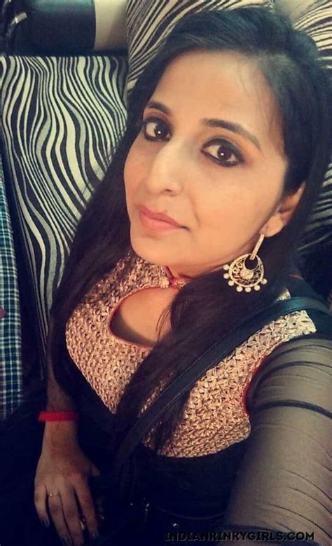 Hot Punjabi Wifes Leaked Nude Selfies