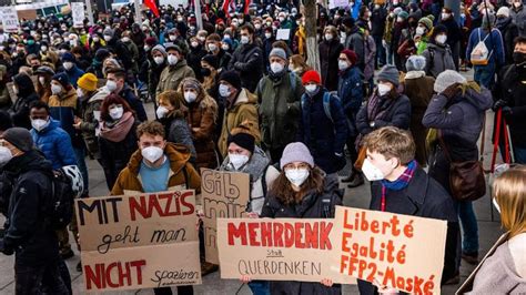 Demonstrationen Mehrere Tausend Menschen Bei Demos In Freiburg ZEIT