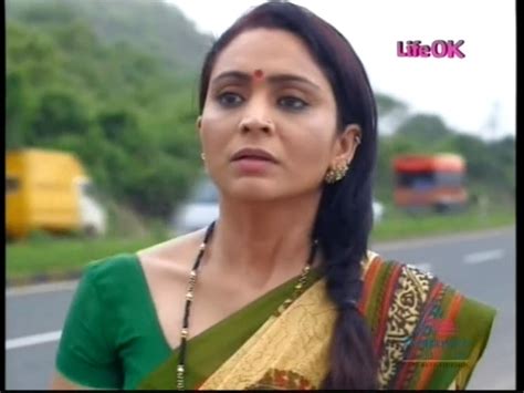 Hot Sexy Actress Navel Show In Saree Sa Television Serial Actress