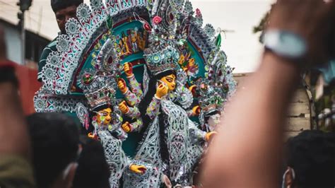 Pandal Hopping Top Durga Puja Pandals In Kolkata