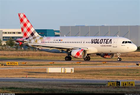 Ec Nnz Airbus A Volotea Lars Rohde Jetphotos