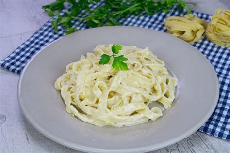 Fettuccine Allalfredo Il Piatto Italiano Amatissimo In Tutto Il Mondo