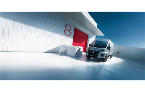 ELECTRIC INNOVATIVE EFFICIENT NEW VAUXHALL MOVANO SETS STANDARDS