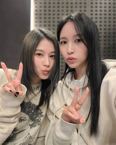 Heize S Volume Up Instagram Update With Twice S Sana Mina