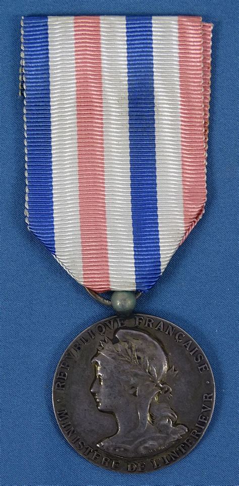 French Named 1900 Ministry Of Labor Medal Griffin Militaria