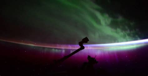 Astronaut Captures Stunning Footage Of The Aurora Borealis Ubergizmo