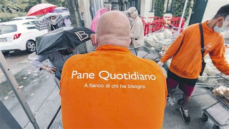 PANE QUOTIDIANO DA 125 ANNI DISTRIBUIAMO CIBO ALLE PERSONE IN