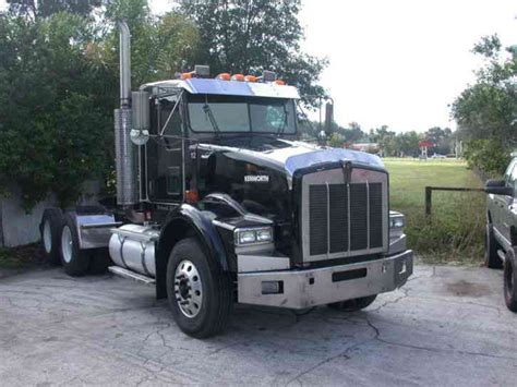 Kenworth T800 2005 Daycab Semi Trucks