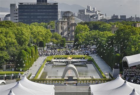 japan marks  anniversary  atomic bombing  hiroshima abc news