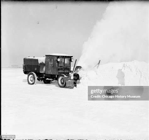 Chicago Snow Plow Photos and Premium High Res Pictures - Getty Images