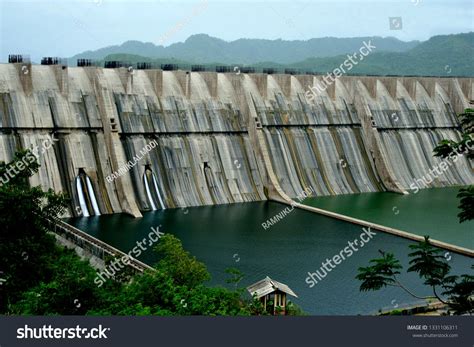 √ River Narmada Dam