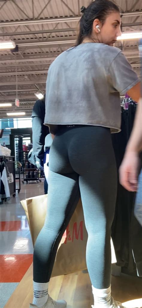 PERFECT College Girl Ass In Tight Leggings HOF Material Spandex Leggings Yoga Pants Forum