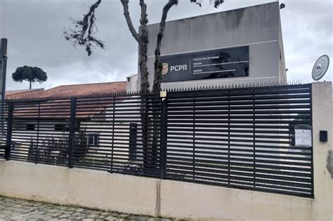 Estudantes De Curitiba Denunciam Professor Por Ass Dio Sexual