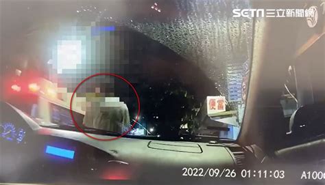 喝茫醉躺騎樓！永和男「屁」猛撞警車遭上銬 悲睡警所過一夜 社會 三立新聞網 Setncom