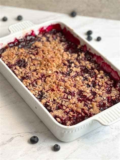 Easy Triple Berry Crumble With Oats - BAKE WITH ZOHA