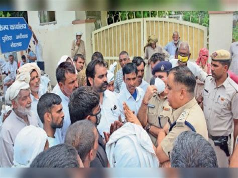 Controversy Over Cremation Ground Of Mokhara Village Road Jammed Outside Sp Residence Case