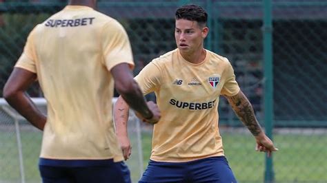 São Paulo inscreve James Rodríguez no Campeonato Paulista