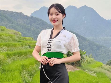 Bị chê chỉ biết nhảy nhót hot girl Phú Thọ khoe bảng thành tích ấn