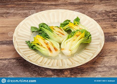 Ensalada De Bok Choy A La Parrilla Imagen De Archivo Imagen De Hoja