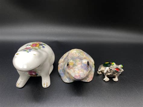 Набор статуэток "Трио лягушек" (в подборе), фарфор, деколь, золочение ...