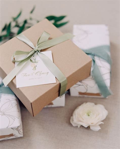 20 Wedding Bouquet Wraps We Love Wedding Favor Boxes T Wrapping Inspiration Wedding Ribbon