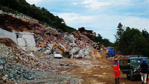 湖北五峰山體滑坡現場直擊：爭分奪秒搜救，仍有7人失聯 新浪香港