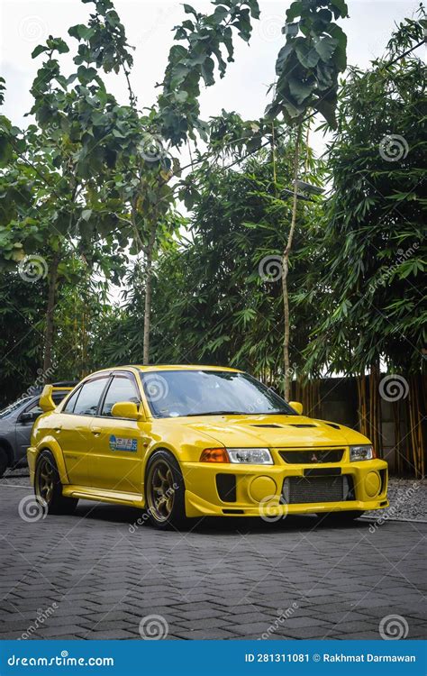 Modified Yellow Mitsubishi Lancer Evolution V In JDM Run, 44% OFF