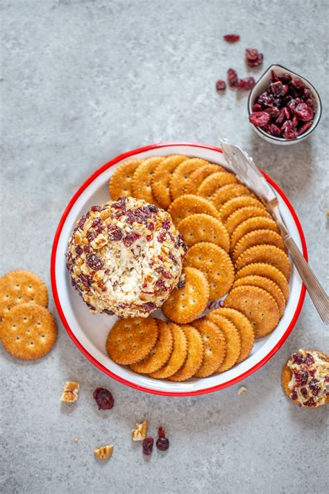 Cranberry Orange Pecan Cheeseball - Strawberry Blondie Kitchen