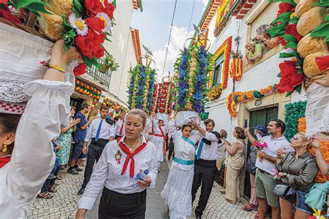 Festa dos Tabuleiros o arco íris está de volta a Tomar