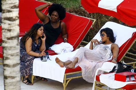 Priyanka Chopra Shows Off Her Bikini Body Hotel Pool In Miami