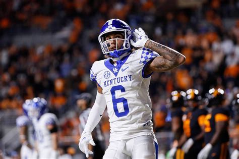 Hours After Mark Stoops Warns Fans Not To Panic Star Wr Dane Key Enters Transfer Portal Yahoo