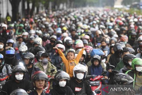 Pemudik Bersepeda Motor Memadati Pelabuhan Merak Di Banten Antara News