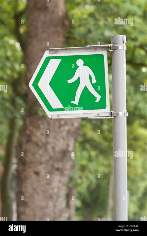 Uk footpath symbol hi-res stock photography and images - Alamy