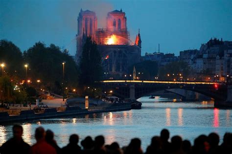 Incendie De Notre Dame De Paris Les Images De La Catastrophe