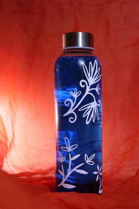 Pin De Lissy Anderson Em Glass Water Bottle Design Em