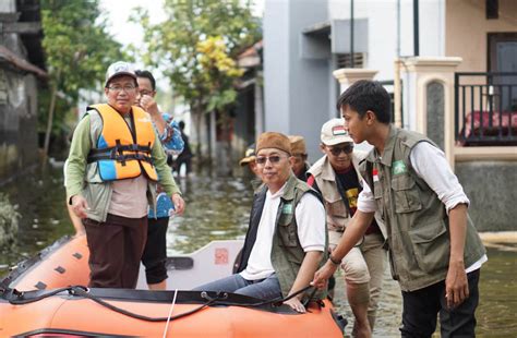 Bersama Baznas Dan Laz Kemenag Salurkan Bantuan Untuk Korban Banjir Jateng